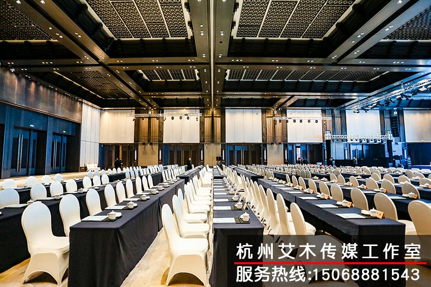 中国经济传媒大会现场整齐的桌椅拍摄